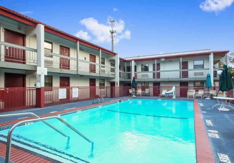 هتل Red Roof Inn North Dallas   Park Central