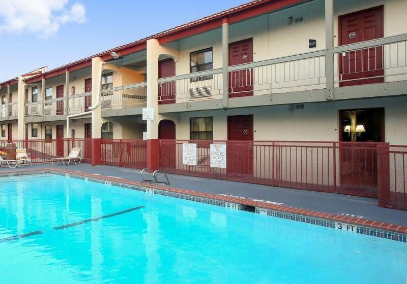هتل Red Roof Inn North Dallas   Park Central