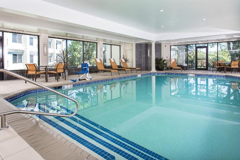 هتل Rochester Airport Marriott