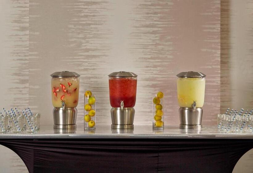 هتل Rochester Airport Marriott