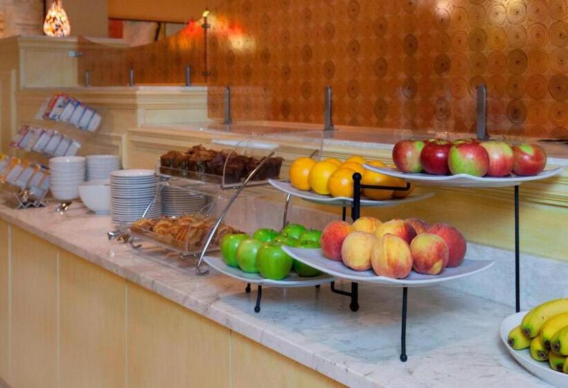 هتل Rochester Airport Marriott