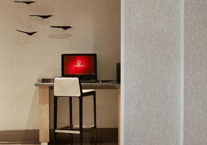 هتل Rochester Airport Marriott