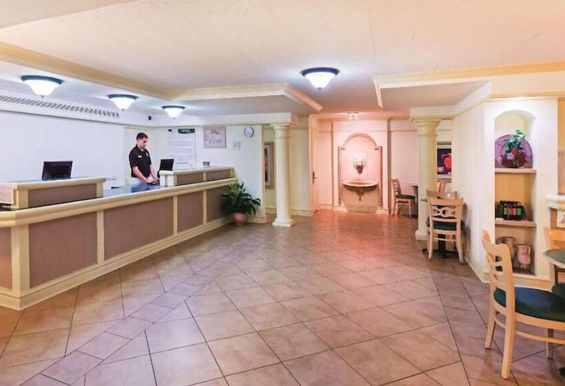هتل Rodeway Inn
