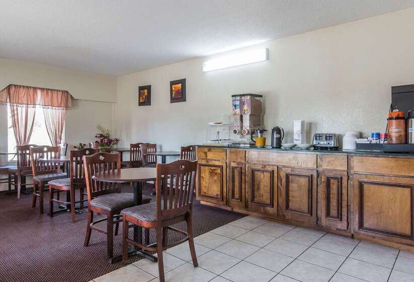 هتل Rodeway Inn & Suites