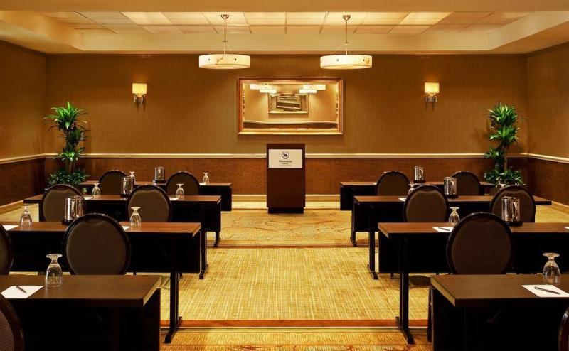 هتل Sheraton Suites Old Town Alexandria