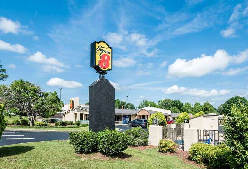 هتل Super 8 By Wyndham Monroe