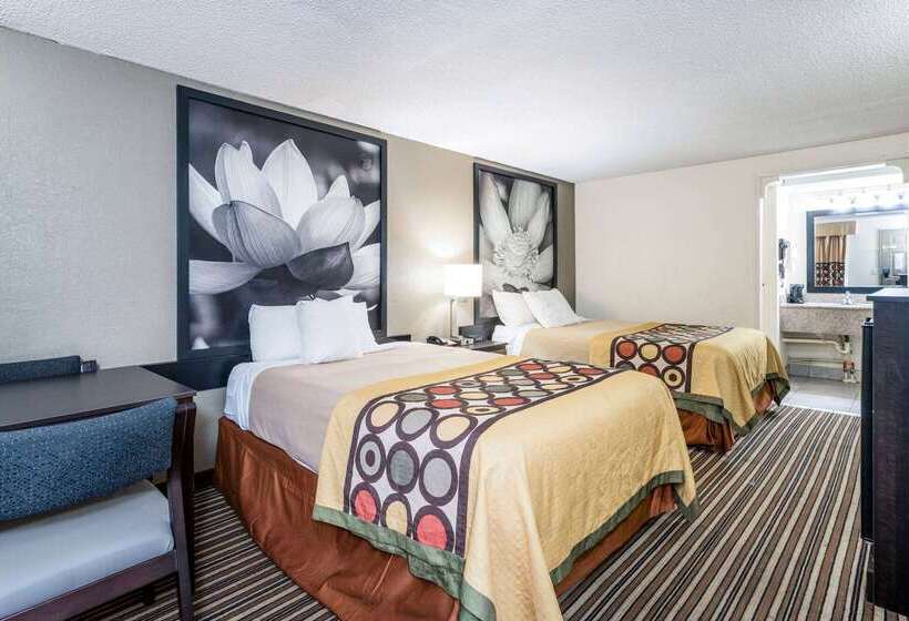 هتل Super 8 By Wyndham Monroe