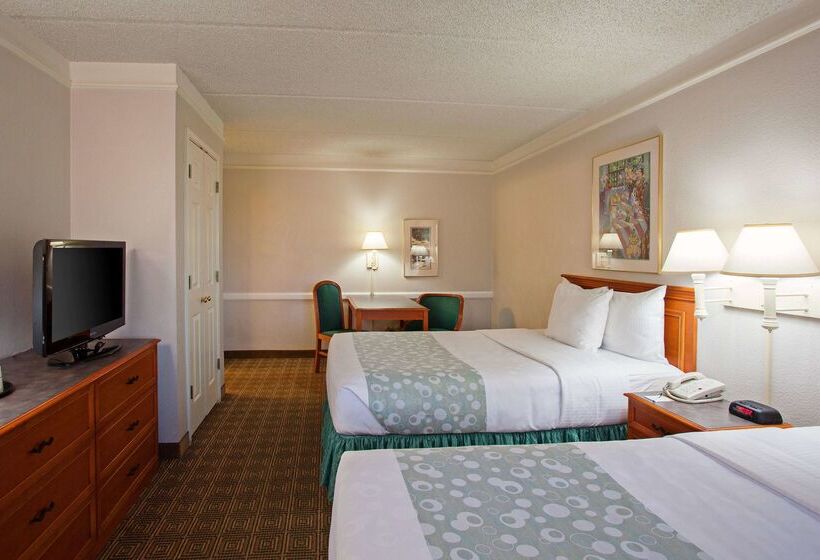 فندق Super 8 By Wyndham San Bernardino