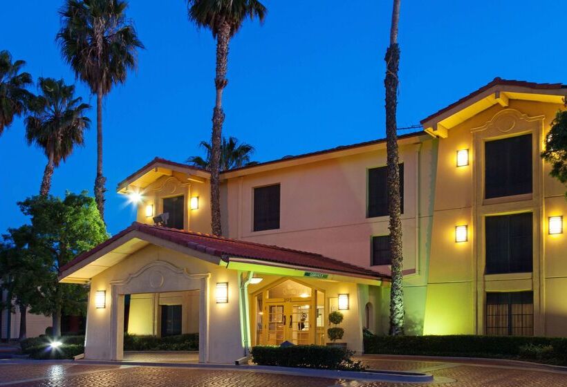 فندق Super 8 By Wyndham San Bernardino