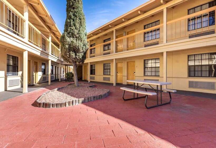 Hotel Travelodge By Wyndham El Paso  Airport