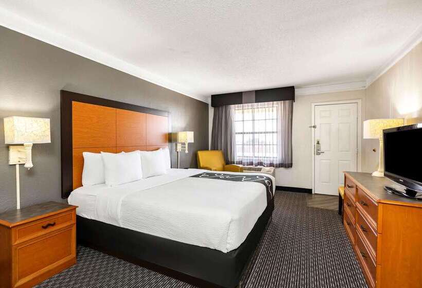 Hotel Travelodge By Wyndham El Paso  Airport