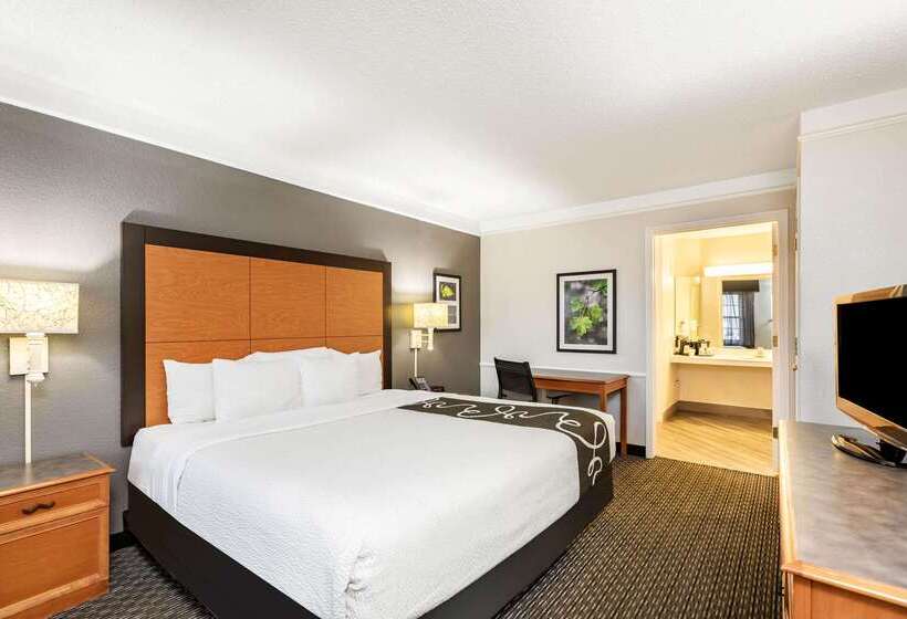 هتل Travelodge By Wyndham El Paso  Airport