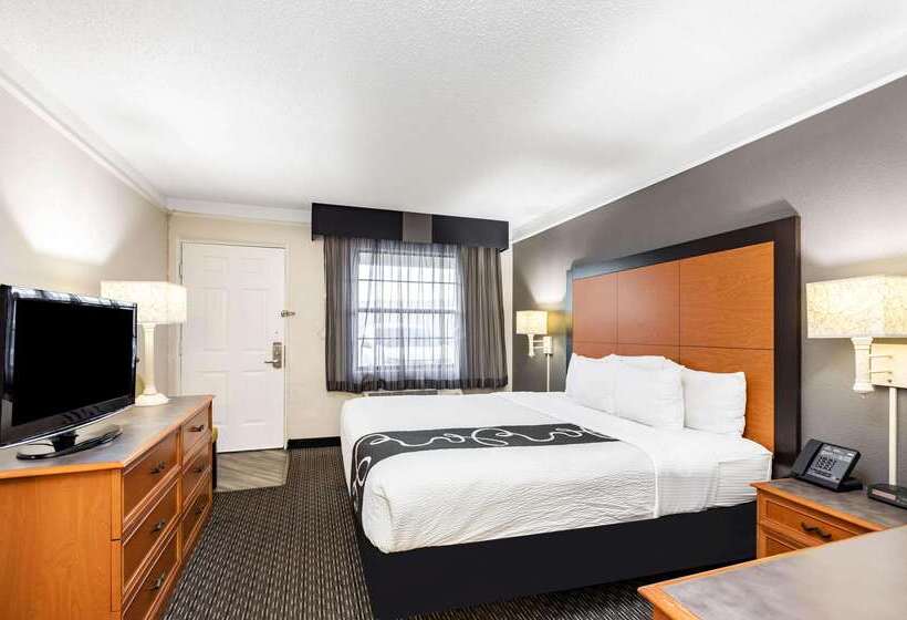 Hotel Travelodge By Wyndham El Paso  Airport