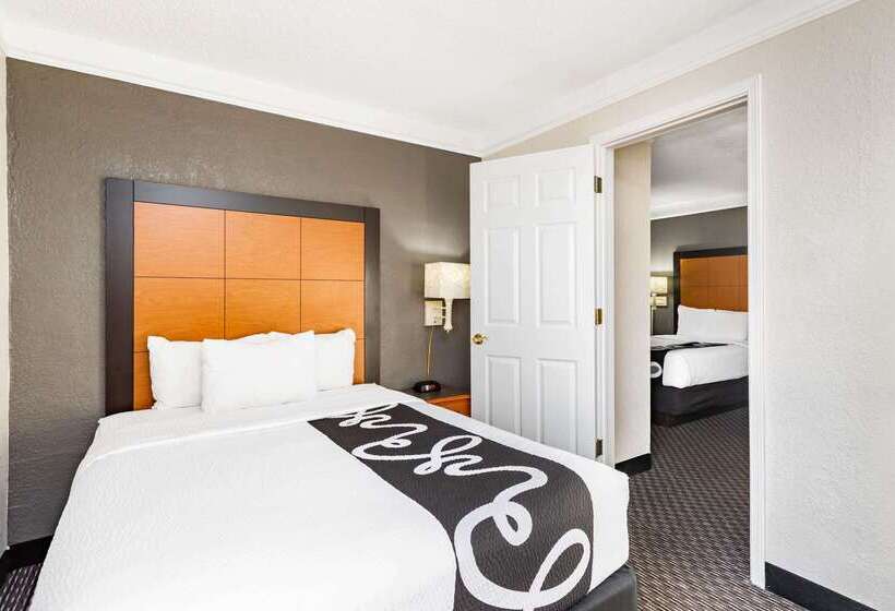 هتل Travelodge By Wyndham El Paso  Airport