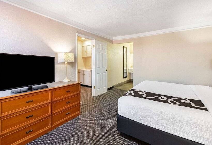 هتل Travelodge By Wyndham El Paso  Airport