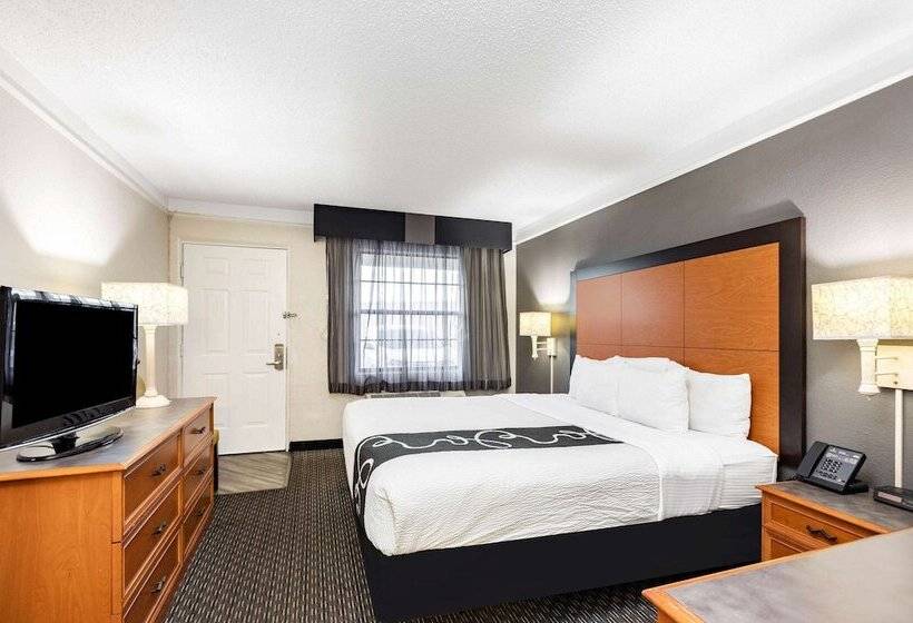 هتل Travelodge By Wyndham El Paso  Airport