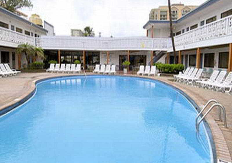 בית מלון כפרי Travelodge Monaco N Miami & Sunny Isles Beach