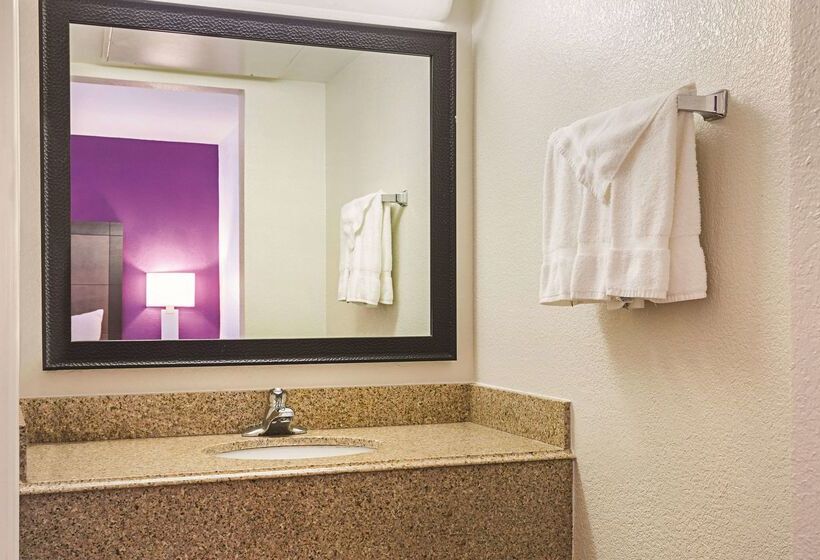 هتل Wingate By Wyndham Galveston East Beach