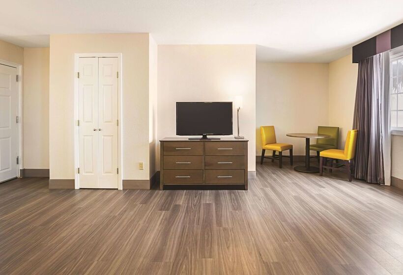 בית מלון כפרי Wingate By Wyndham Galveston East Beach