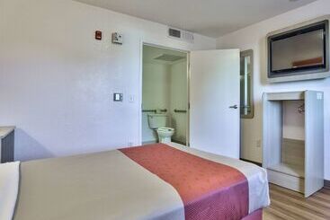 Motel 6 Flagstaff, Az Butler