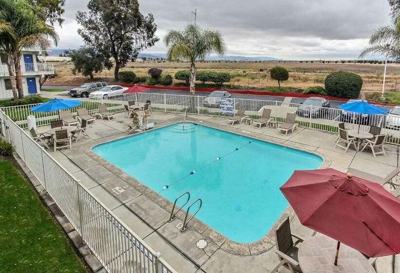 Motel 6salinas, Ca  South  Monterey Area