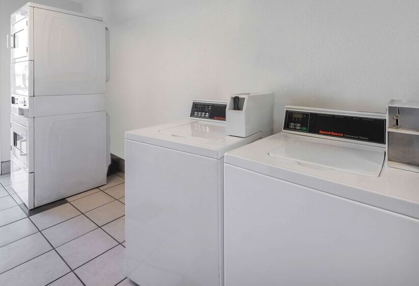 Motel 6 Ventura, Ca   Beach