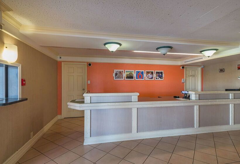 Motel 6grand Prairie, Tx  Interstate 30