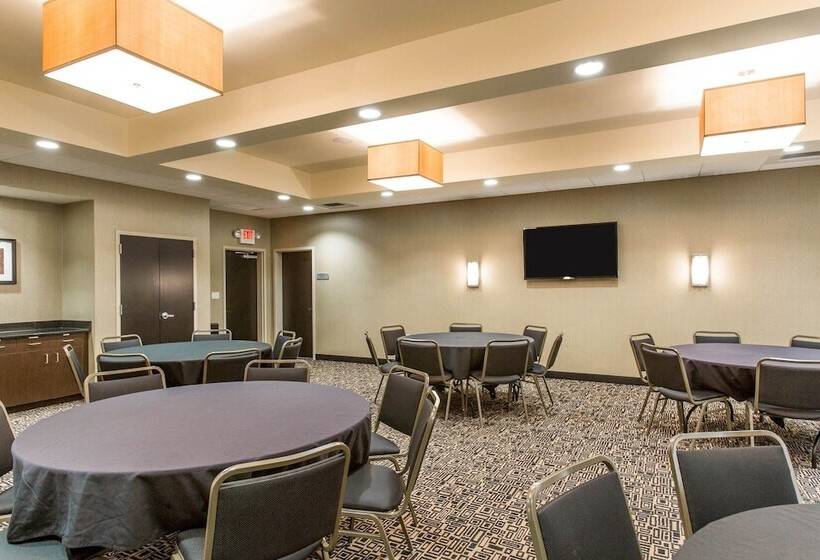 Мотель Cambria Hotel Rapid City Near Mount Rushmore
