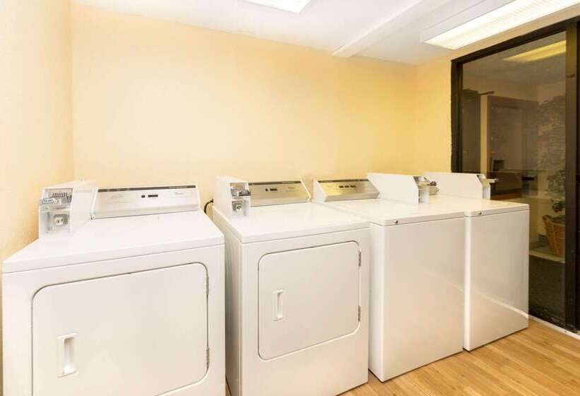 فندق على الطريق Knights Inn Punta Gorda