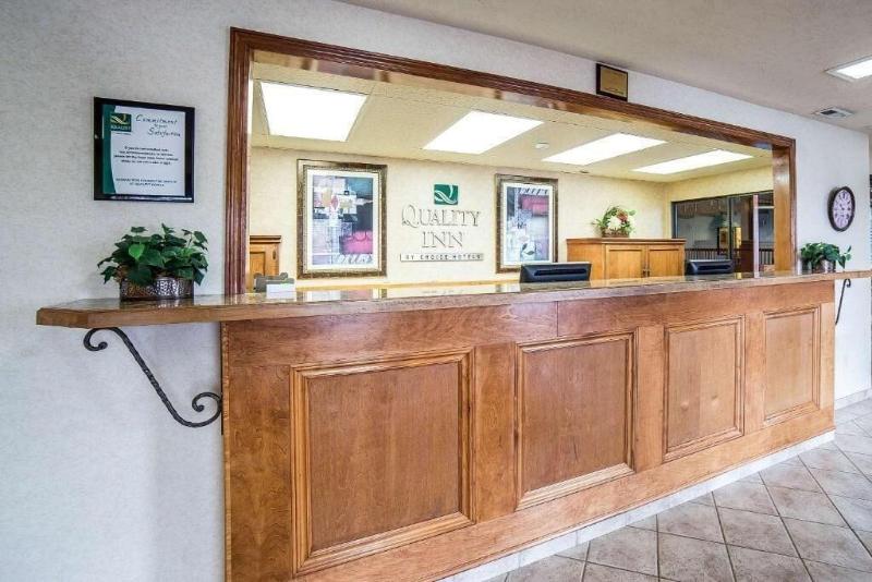 בית מלון כפרי America S Best Value Inn Sandpoint