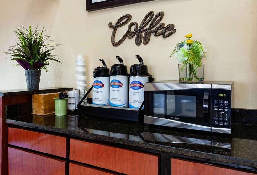 בית מלון כפרי Baymont By Wyndham Perrysburg Toledo