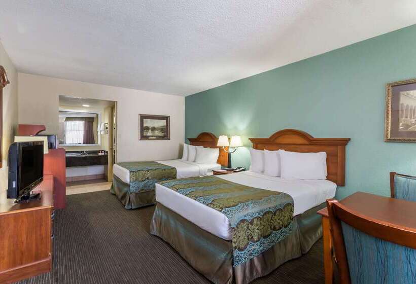 בית מלון כפרי Baymont By Wyndham Sarasota