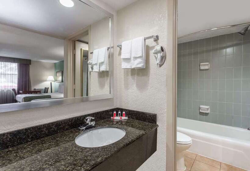 בית מלון כפרי Baymont By Wyndham Sarasota