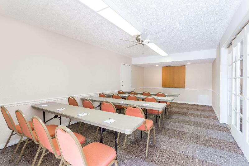 בית מלון כפרי Baymont By Wyndham Sarasota