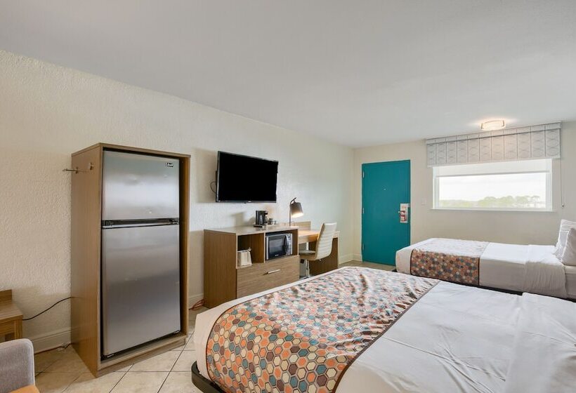 هتل Beachside Resort