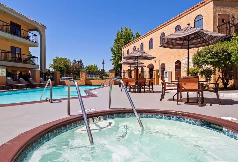 هتل Best Western Plus Heritage Inn