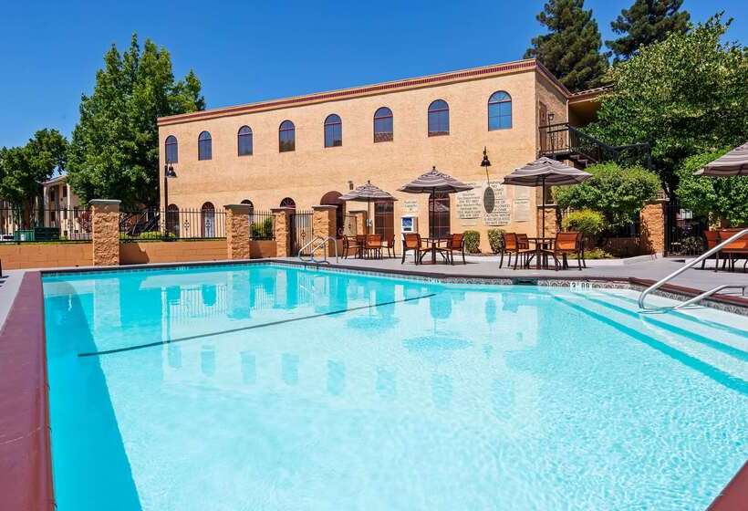 هتل Best Western Plus Heritage Inn