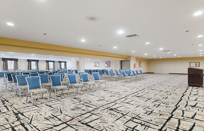 هتل Best Western Plus Heritage Inn