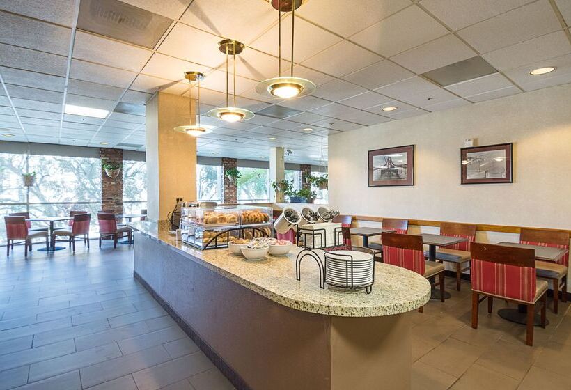 هتل Comfort Inn By The Bay