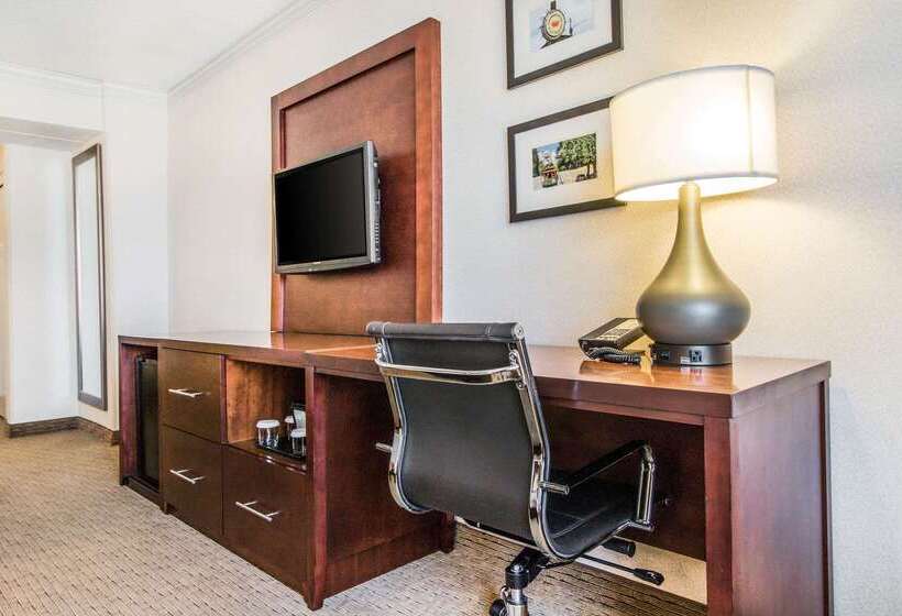 هتل Comfort Inn By The Bay