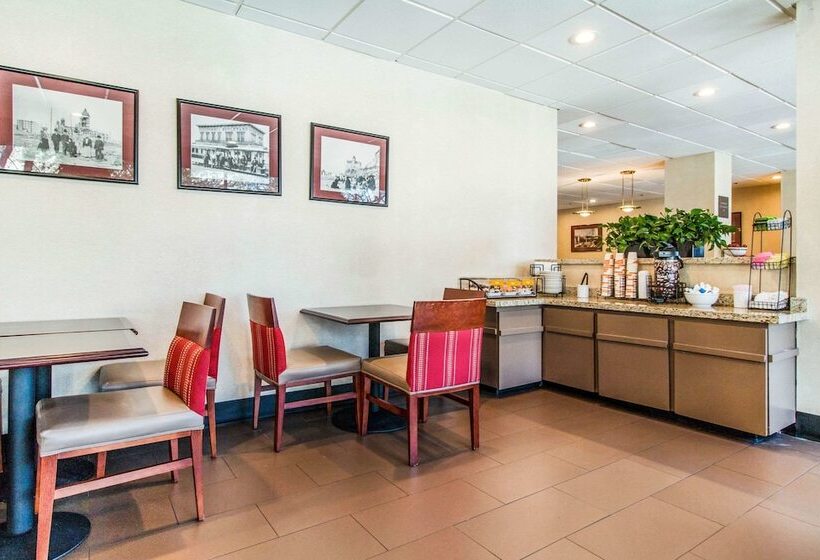 هتل Comfort Inn By The Bay