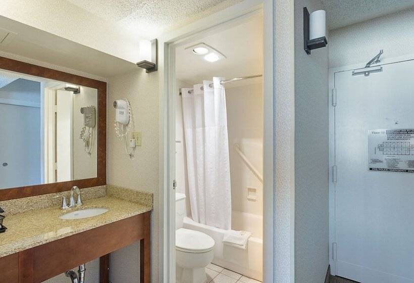 هتل Comfort Inn By The Bay