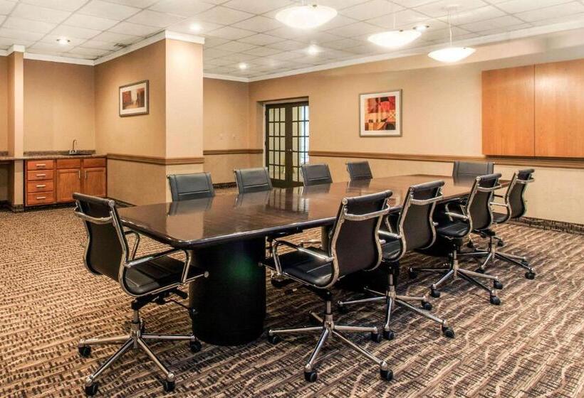 هتل Comfort Inn & Suites Omaha Central
