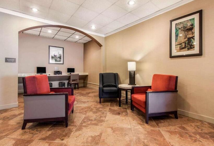 هتل Comfort Inn & Suites Omaha Central