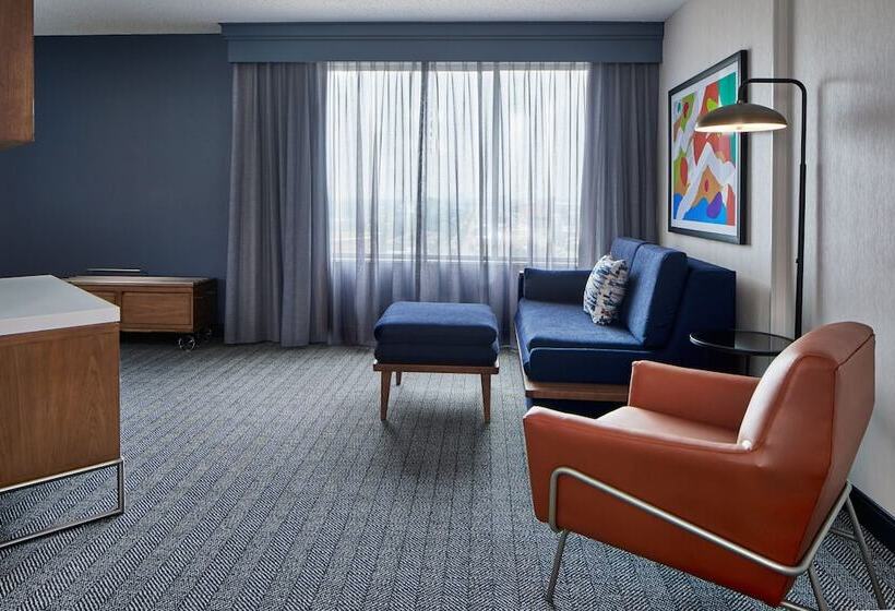 هتل Courtyard By Marriott Detroit Downtown