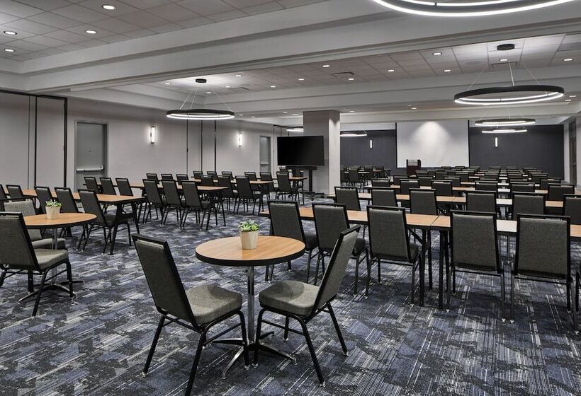 هتل Courtyard By Marriott Detroit Downtown