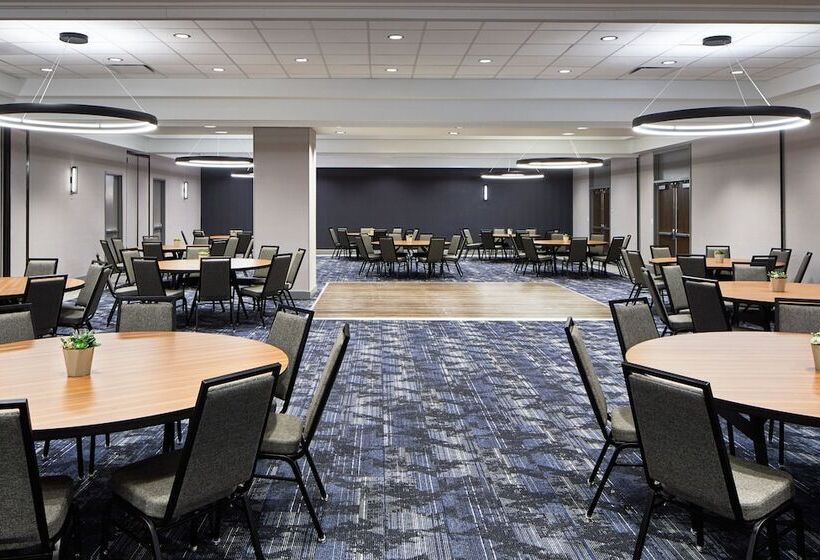 هتل Courtyard By Marriott Detroit Downtown