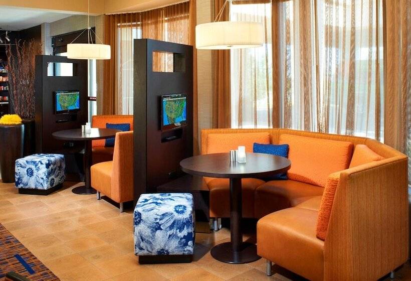 هتل Courtyard By Marriott Rockford