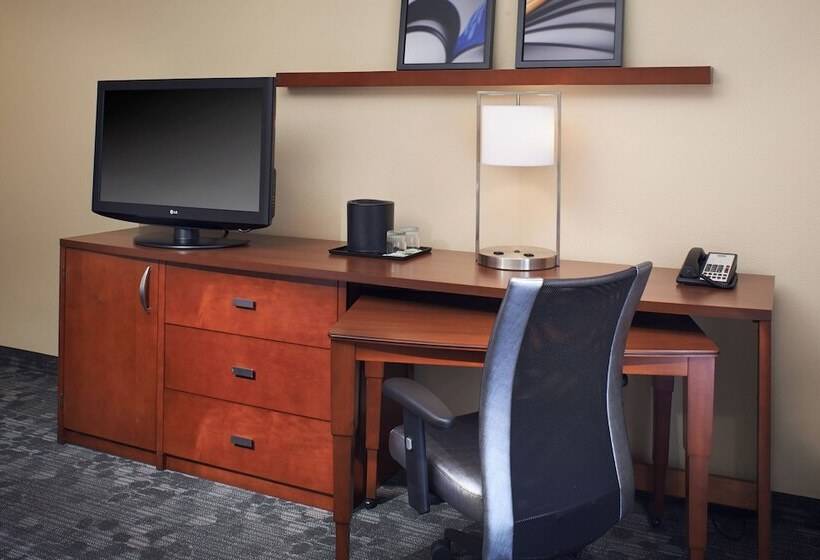 هتل Courtyard By Marriott Rockford