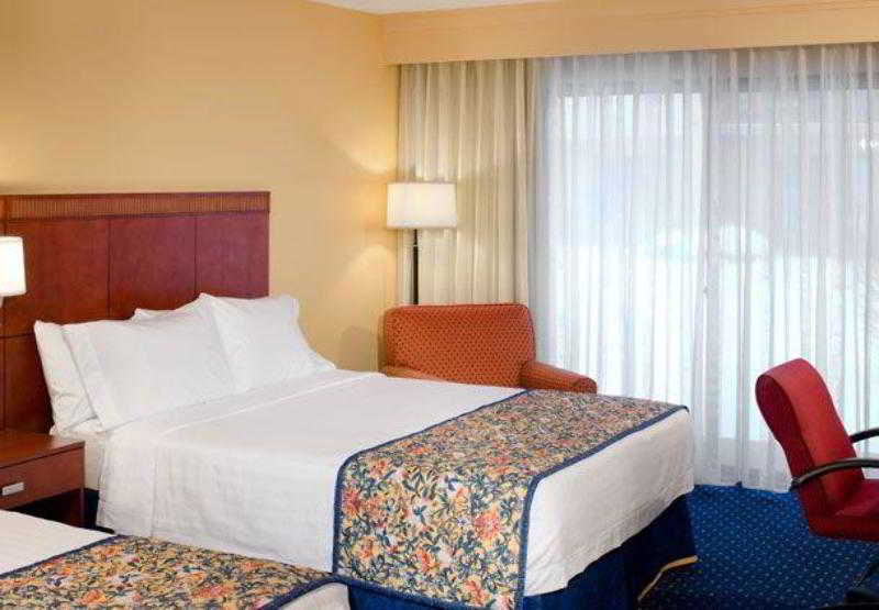 هتل Courtyard By Marriott Rockford